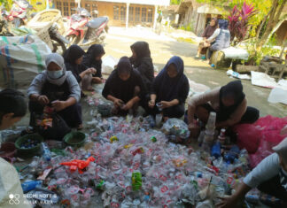 Dari Sampah Mendulang Rupiah ( Bs Srikandi Dsn Kuwojo )