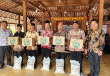Pemdes Dimoro Salurkan Insentif dan Parsel Lebaran bagi Perangkat dan Lembaga Desa Tahun Anggaran 2026