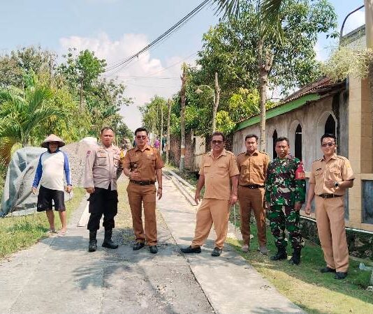 Tingkatkan Kualitas Infrastruktur, Kades Dimoro Pantau Langsung Pembangunan Cor Beton di Dusun Truwili